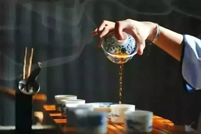 簡小葉放肆語錄｜浮塵紅，不是這個星球上能有的香味。