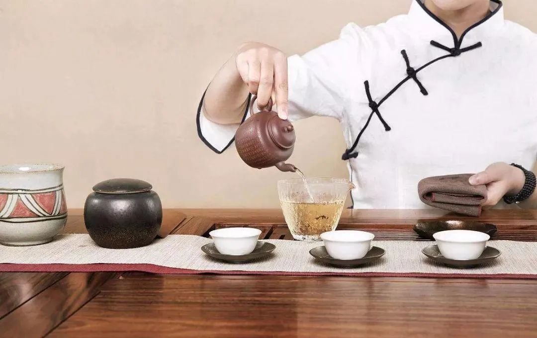 簡(jiǎn)小葉說(shuō)茶|泡茶的儀容儀表